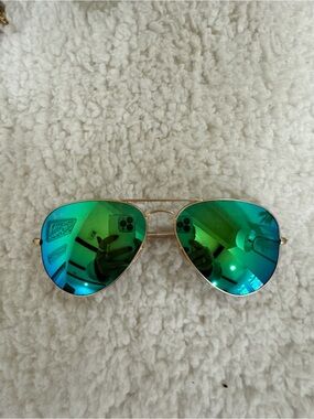 Ray-Ban Aviator Sunglasses with Green Mirror Lenses and Gold Frame